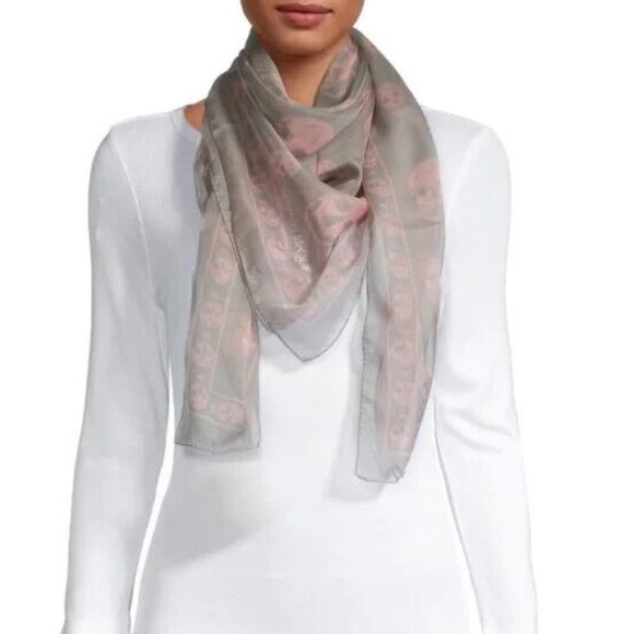 🐕ALEXANDER MCQUEEN Pink & Grey Skull-Print Silk Scarf